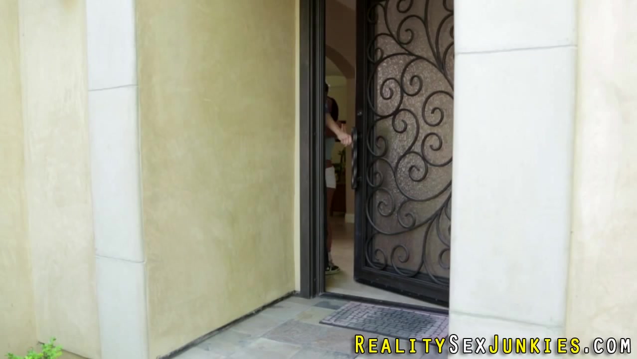 Pornstar fucks doggystyle