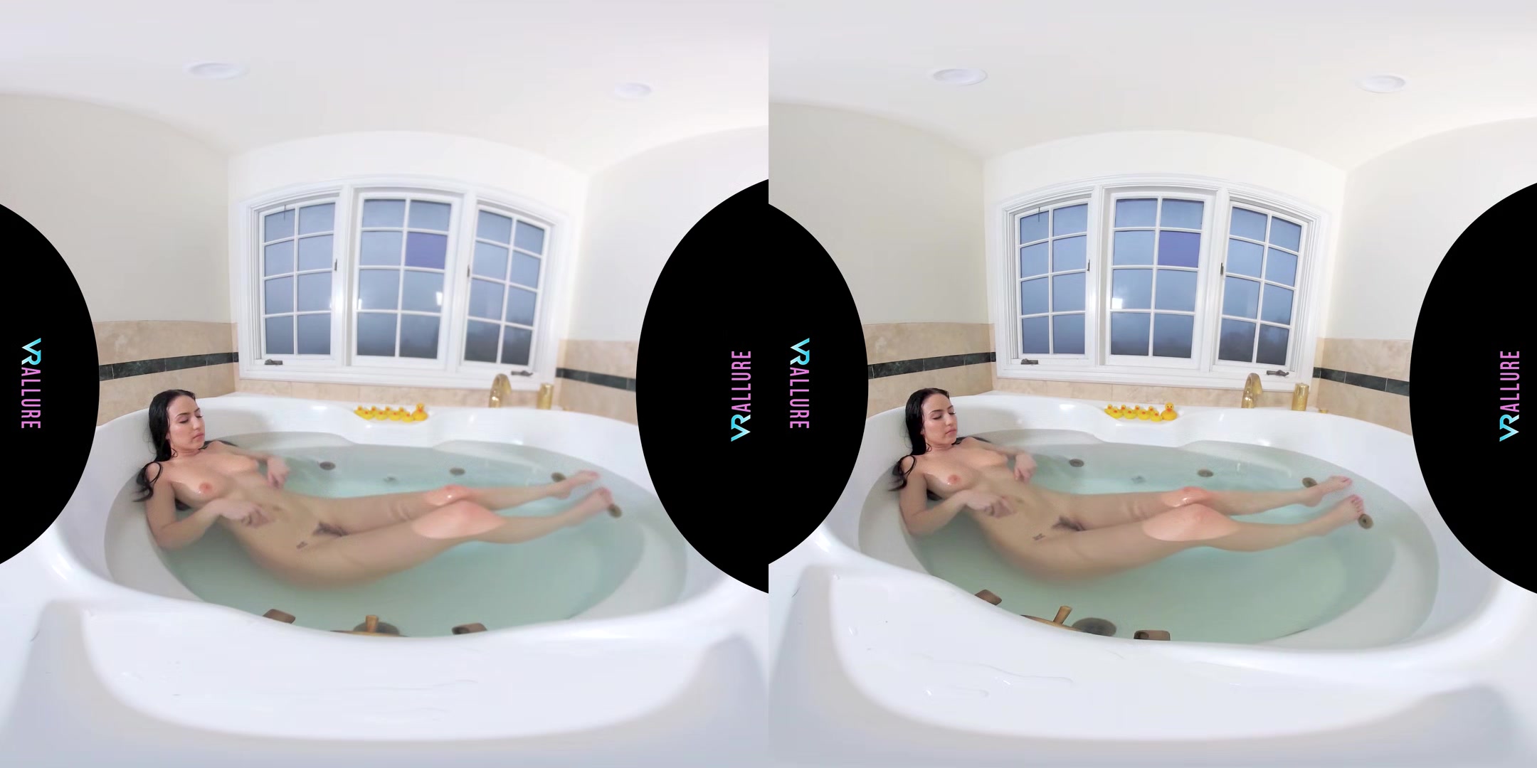 VRALLURE Beautiful Jade Baker masturbates in the bath