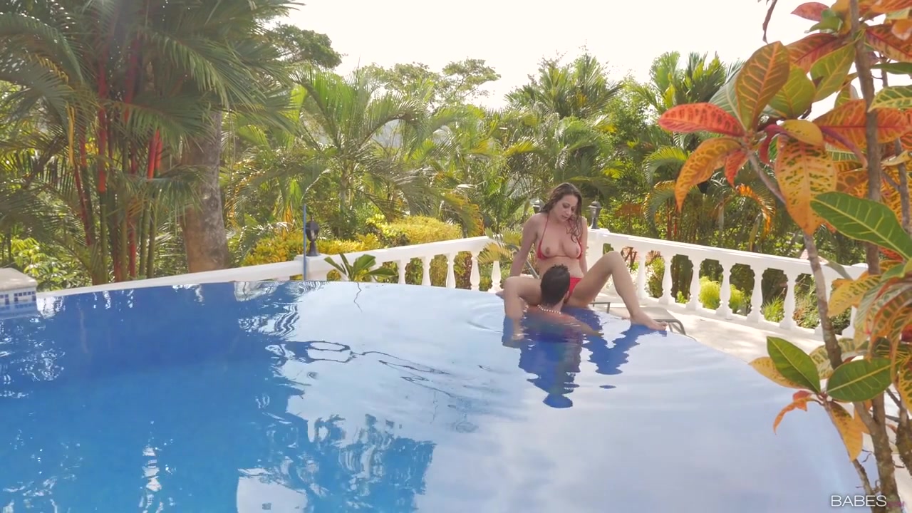Martina Gold in Fun Pool - ElegantAnal