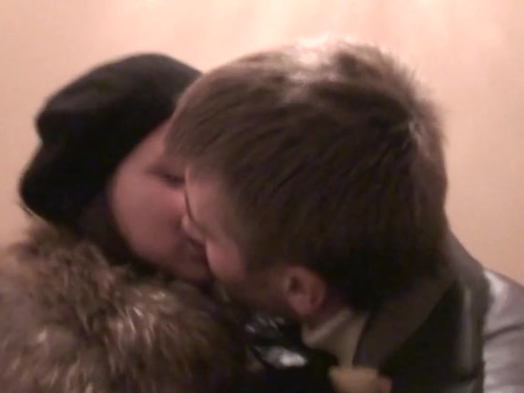 Lad cums on cutie's stomach after shower fuck