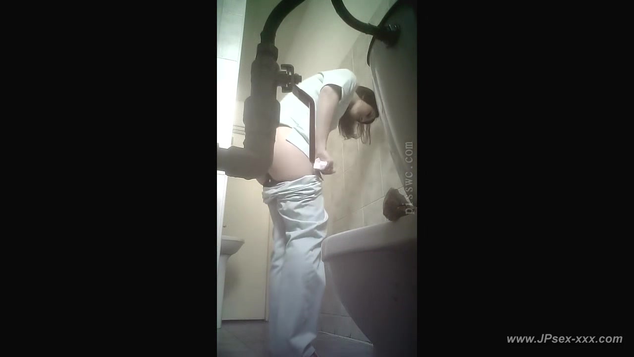 peeping blondes go to toilet.83
