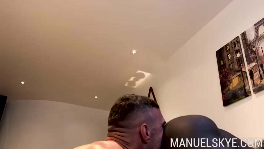 Manuel Skye Black Muscular