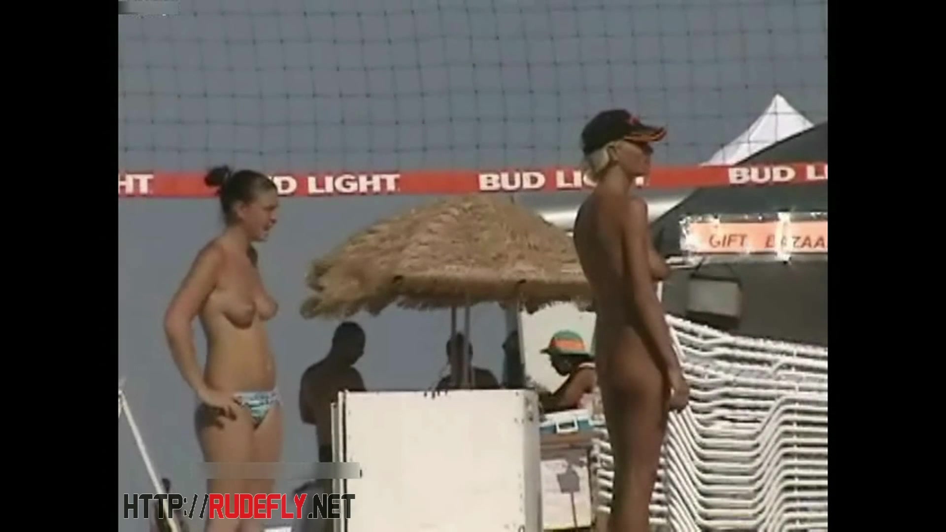 Spy nude cams on the beach get a lot of naked chicks 2