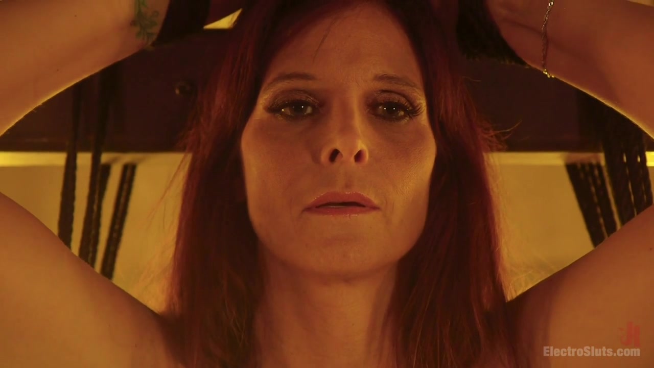 Lorelei Lee Syren de Mer in Desperate Slut Syren De Mer Begs To Be Electro Fucked And Fisted - Electrosluts