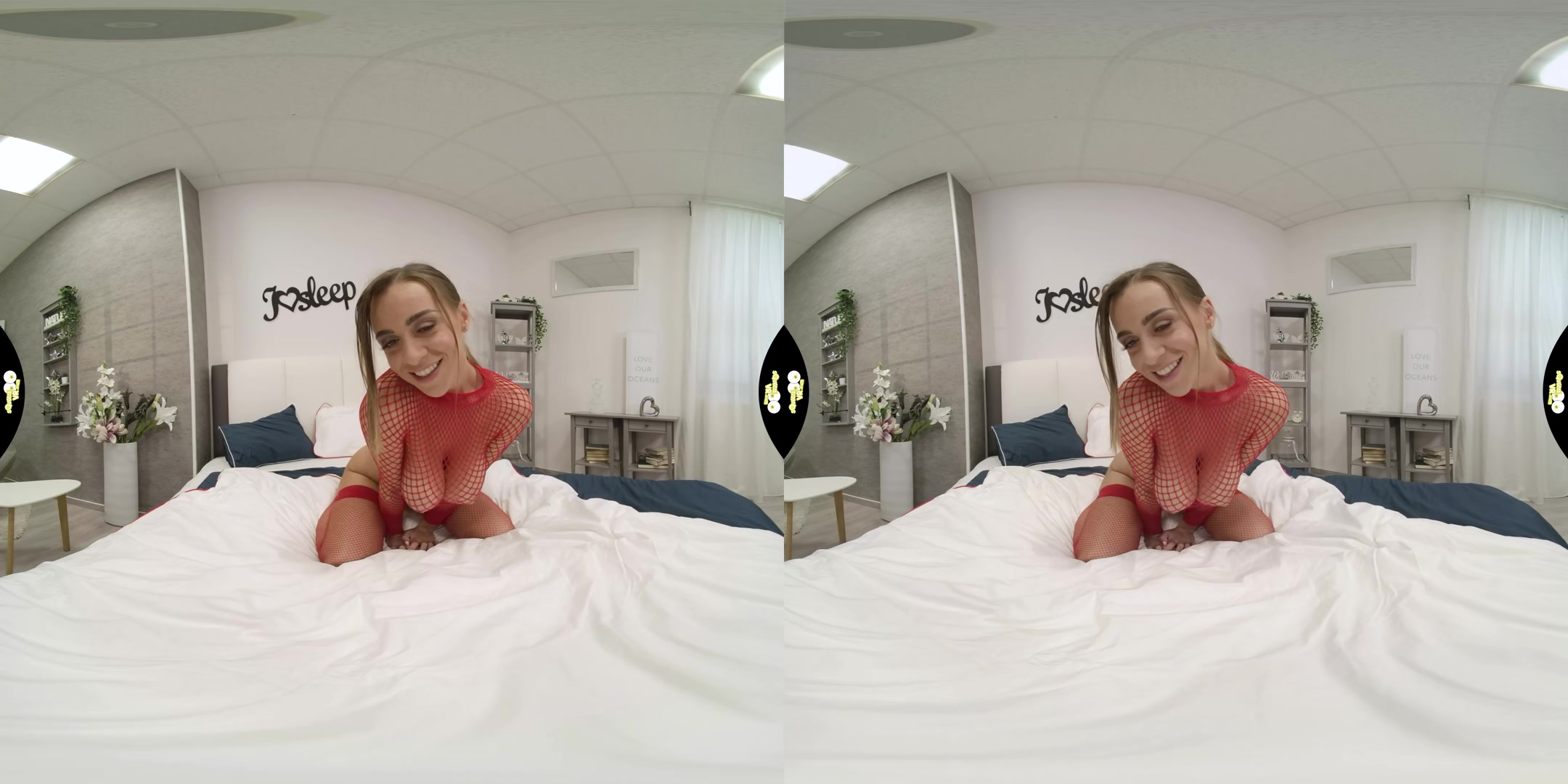 Fishnet Beauty - SqueezeVR