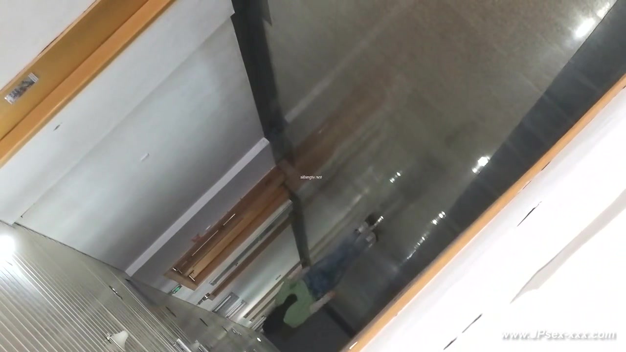chinese girls go to toilet.308