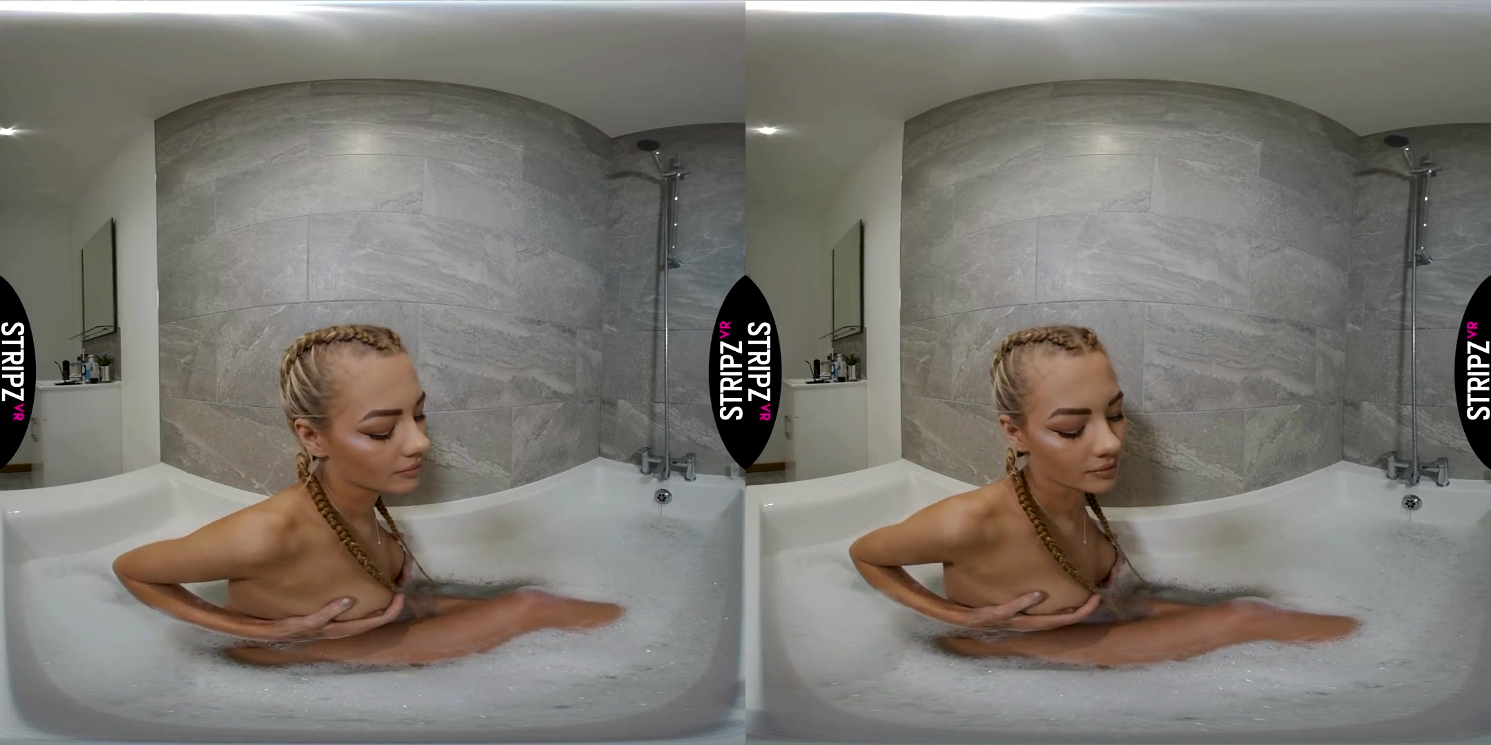 Courtney Marie in Bathe with Me... - StripzVR