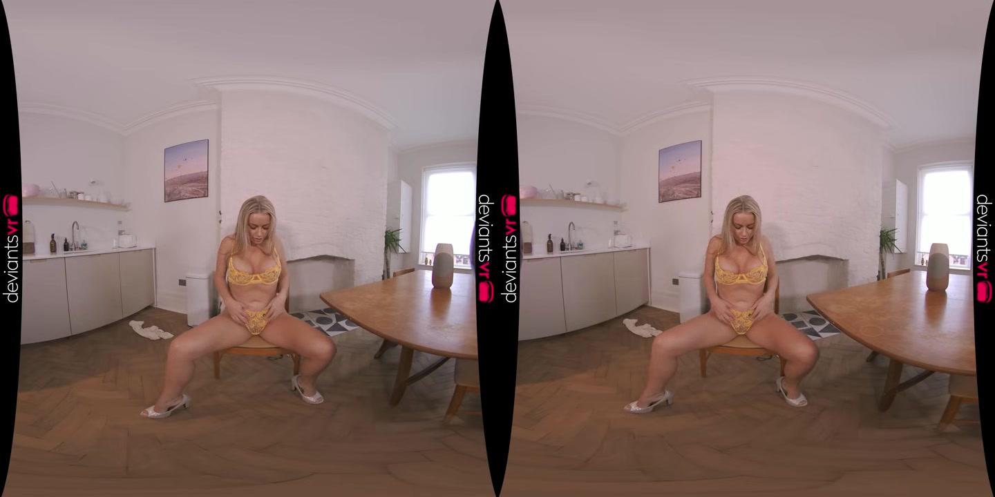 Feeling Sneaky - DeviantsVR