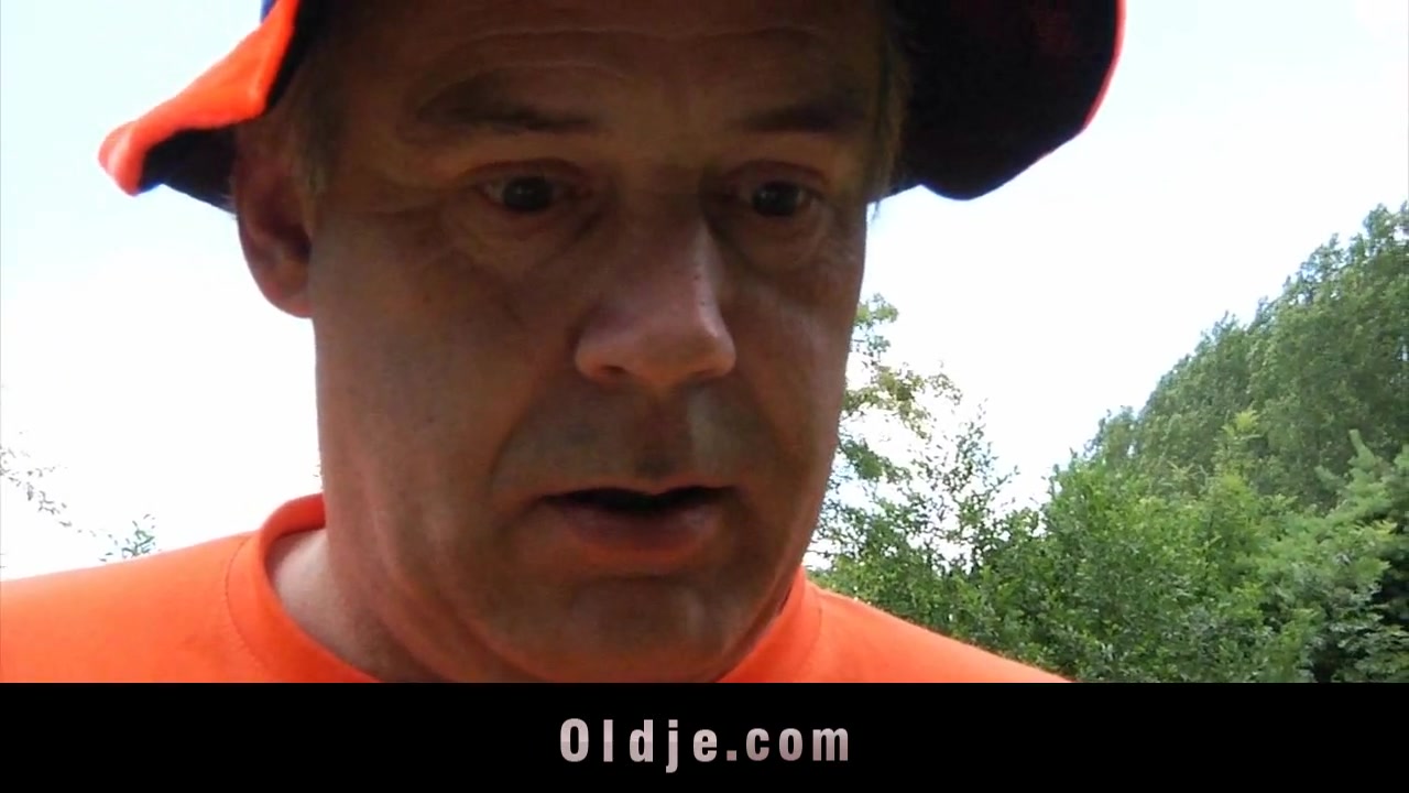 Mini slut teeny fuck with a stranger oldguy in the park