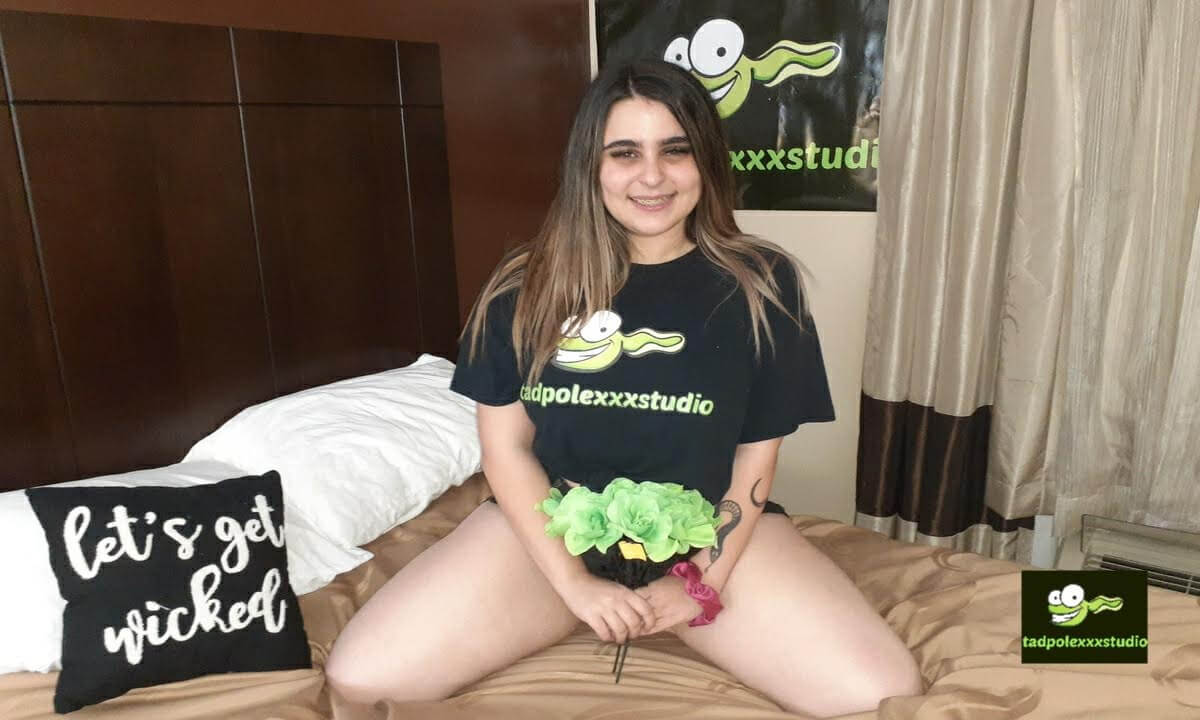 Teenager Serenity Taylor 1st Gangbang 1 of 2; Amateur teen 18+ Gangbang and Bukkake