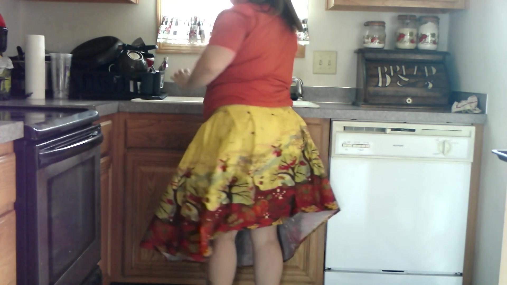 Sexy Bbw Thanksgiving Step mom Bakes Cookies - Sexynebbw