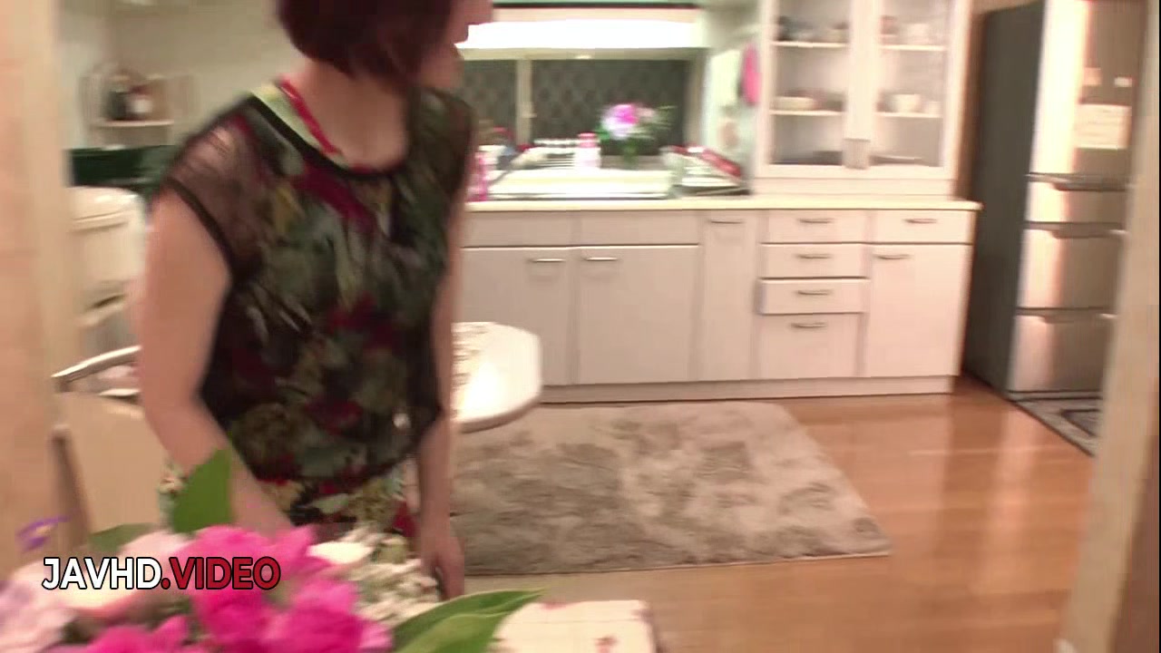 Fiery Asian beauty indulges in kitchen pleasure feast