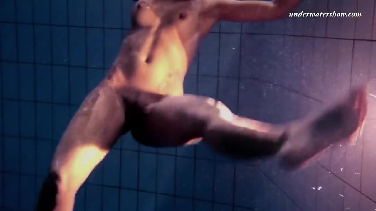Sexy Zlata Babe Get Horny In The Pool