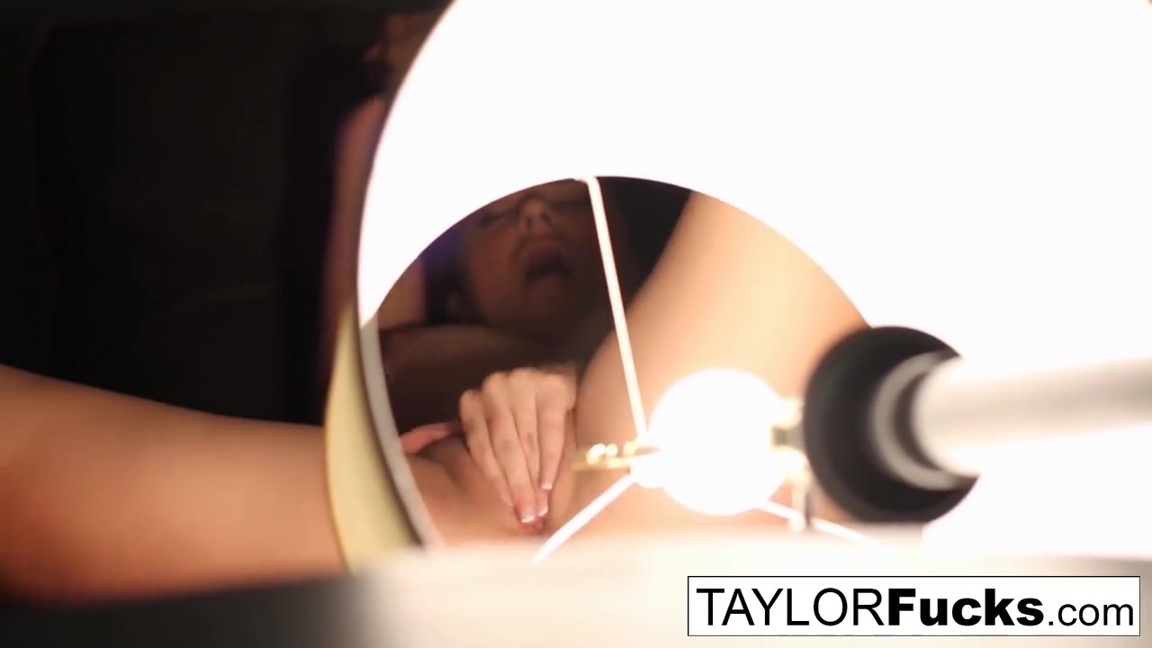 Taylor Vixens Hotel Room Masturbation!