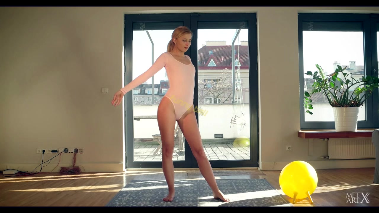 Funny Ball - Lisa Dawn - MetArtX
