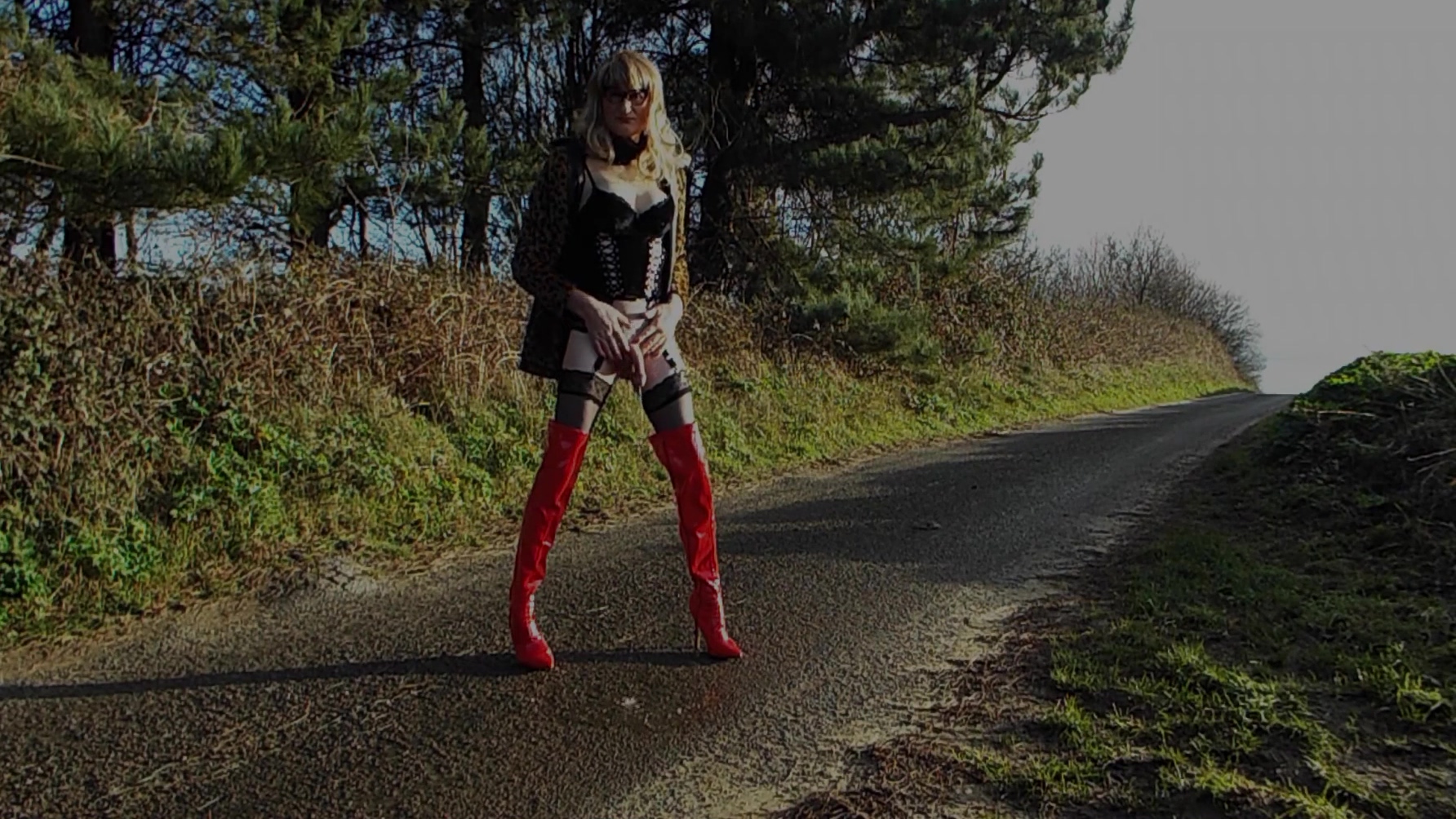 Tranny Dildoing Ass And Pissing Outdoors