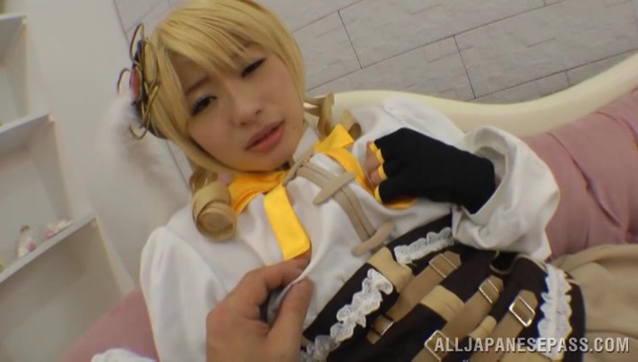 Saki Hatsuki pretty Asian teen 18+ is a sexy blonde act