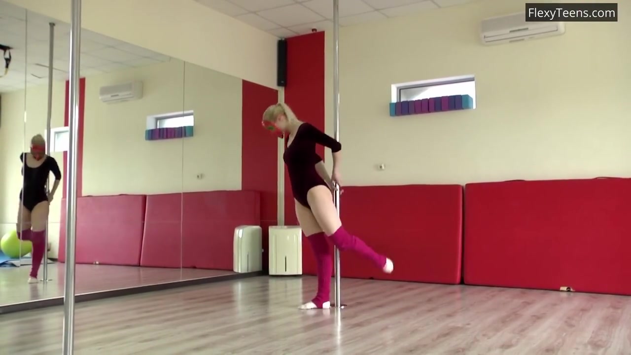 Manya Moves Her Legs And Does Astonishing Poses