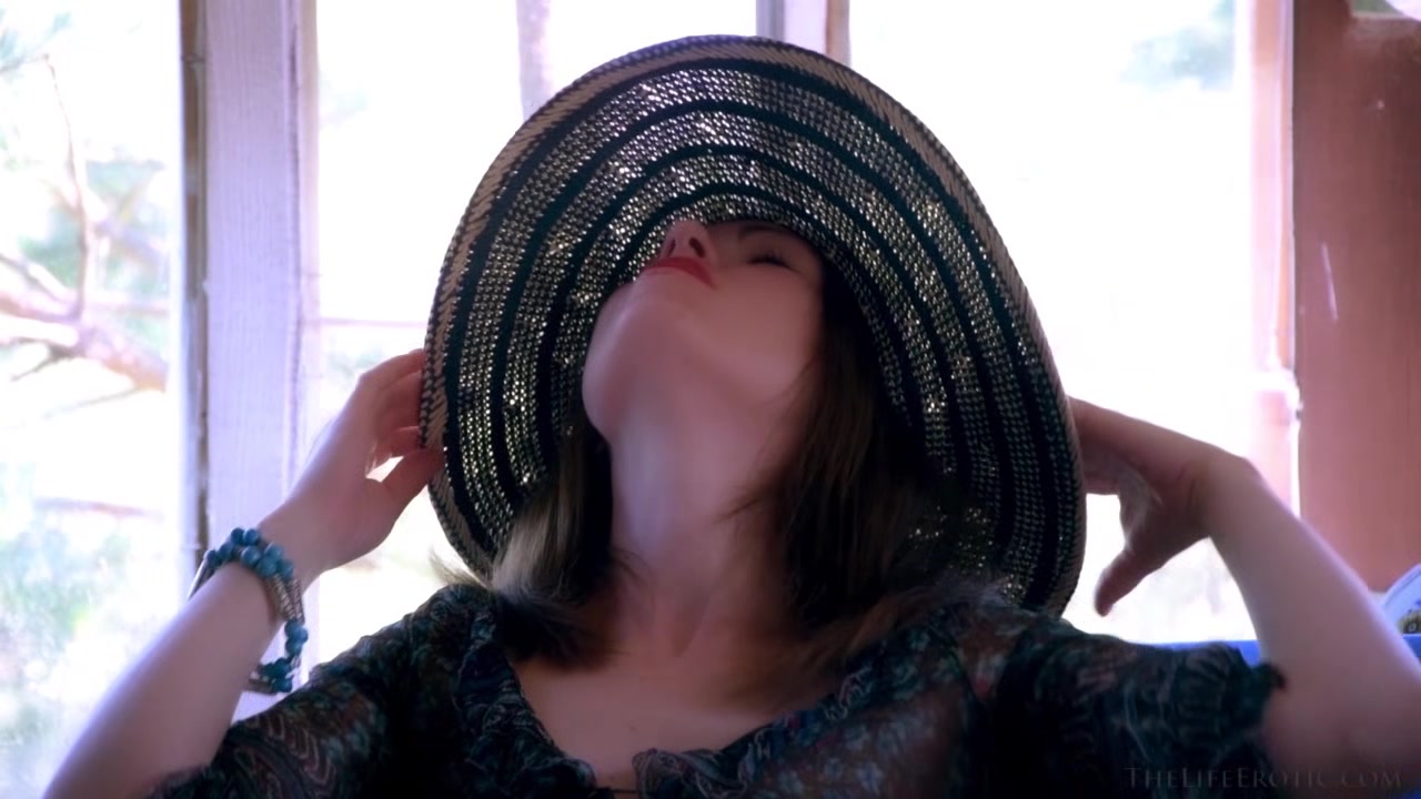 Colored Beads 2 - Jennifer Lo - TheLifeErotic