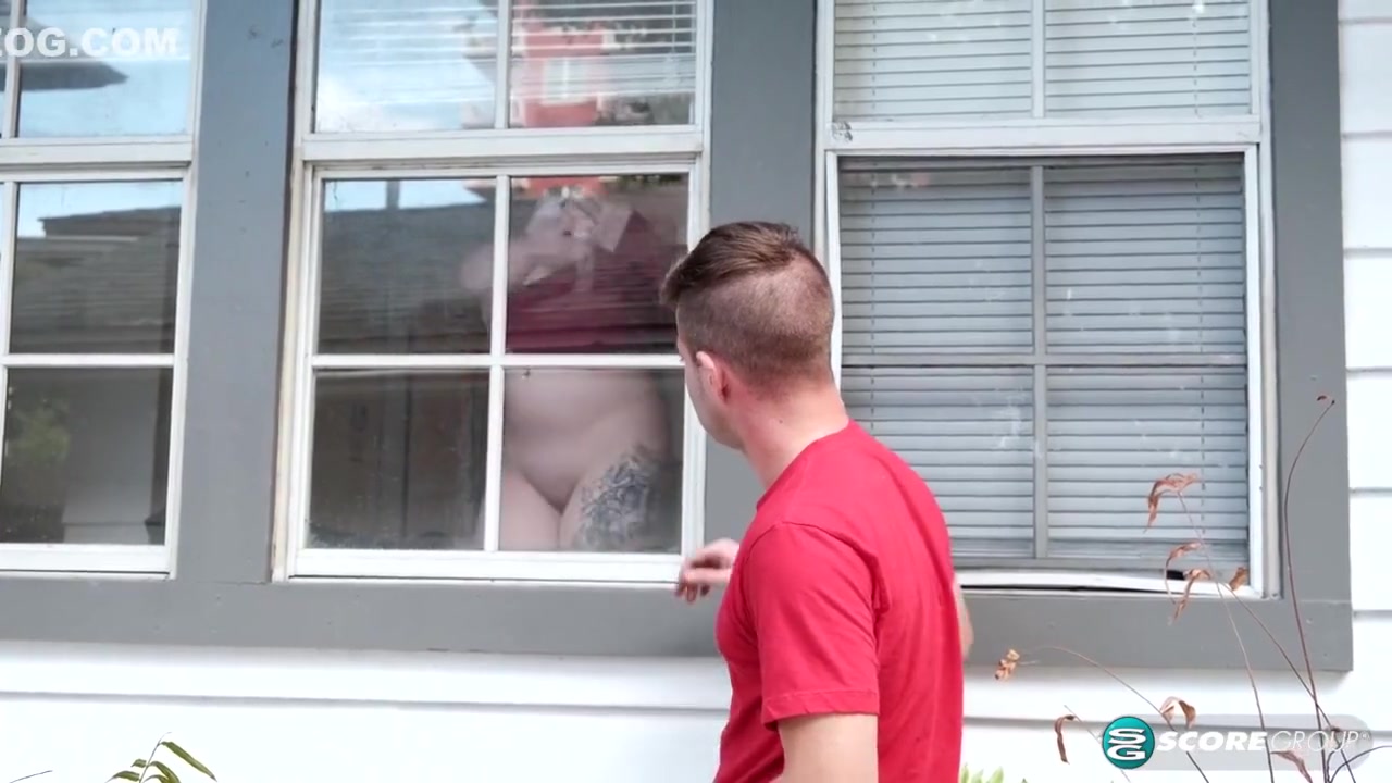 The Hot Body Girl & The Peeping Tom - Nyx Monroe