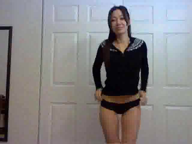 Fit Asian demonstrates her awesome body for us