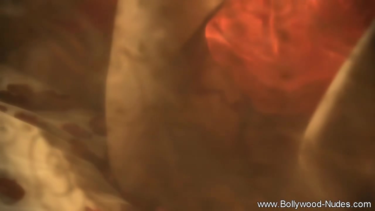 Loving And Erotic Babe From The Orient Naked