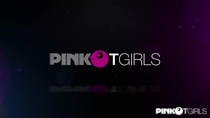 Two blonde trannies suck the cock up to their throats - Pinko TGirls