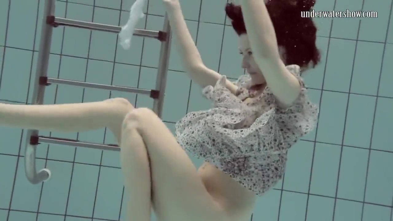 Super Tight Underwater Babe Pussy Loris Licicia