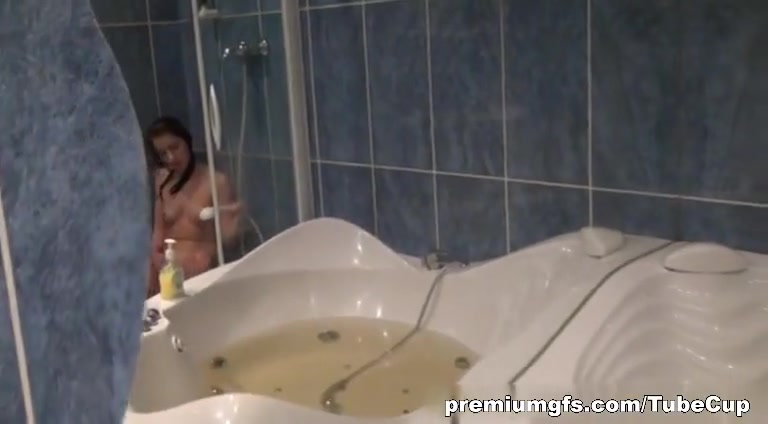 PremiumGFs Video: teen 18+ Lesley Shows Nice Curves