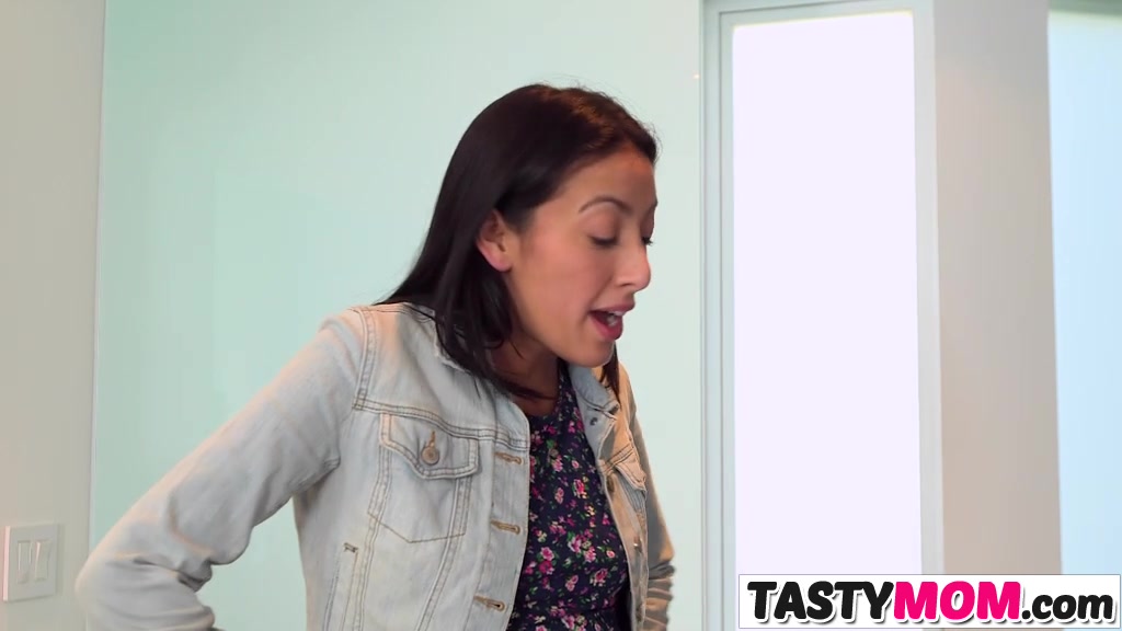 Step mom tries stepdaughters boyfriend