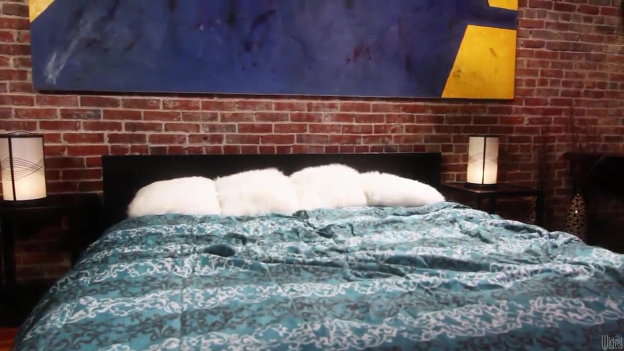 Alektra Blue gets a hot cunnilingus and sucks a dick