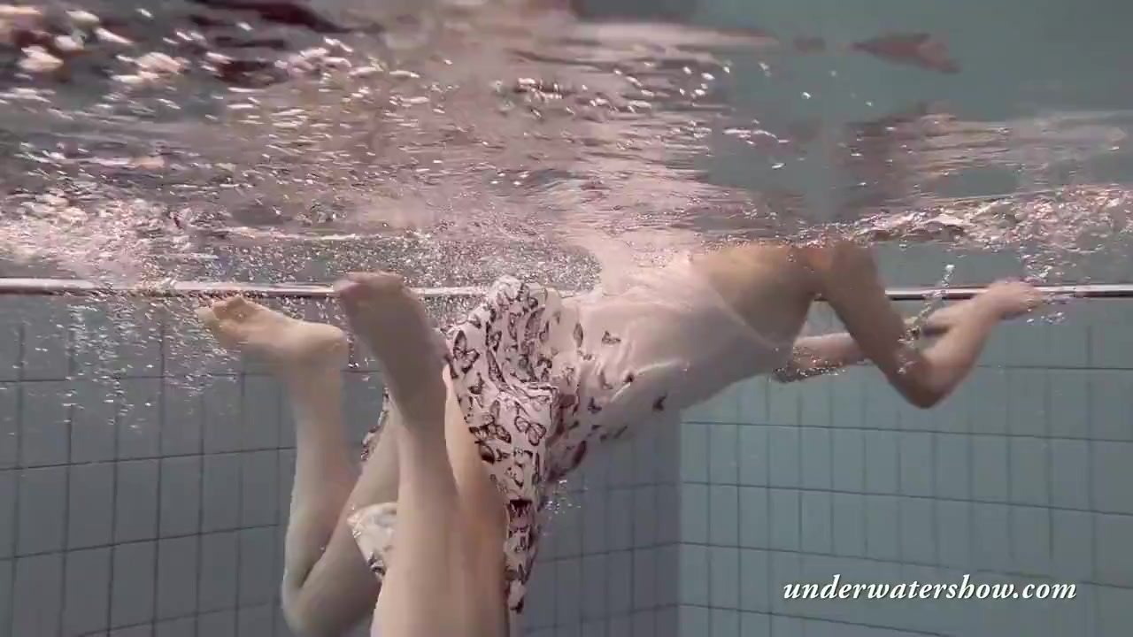 Blonde Babe Okuneva Shaved Pussy Underwater Swimming