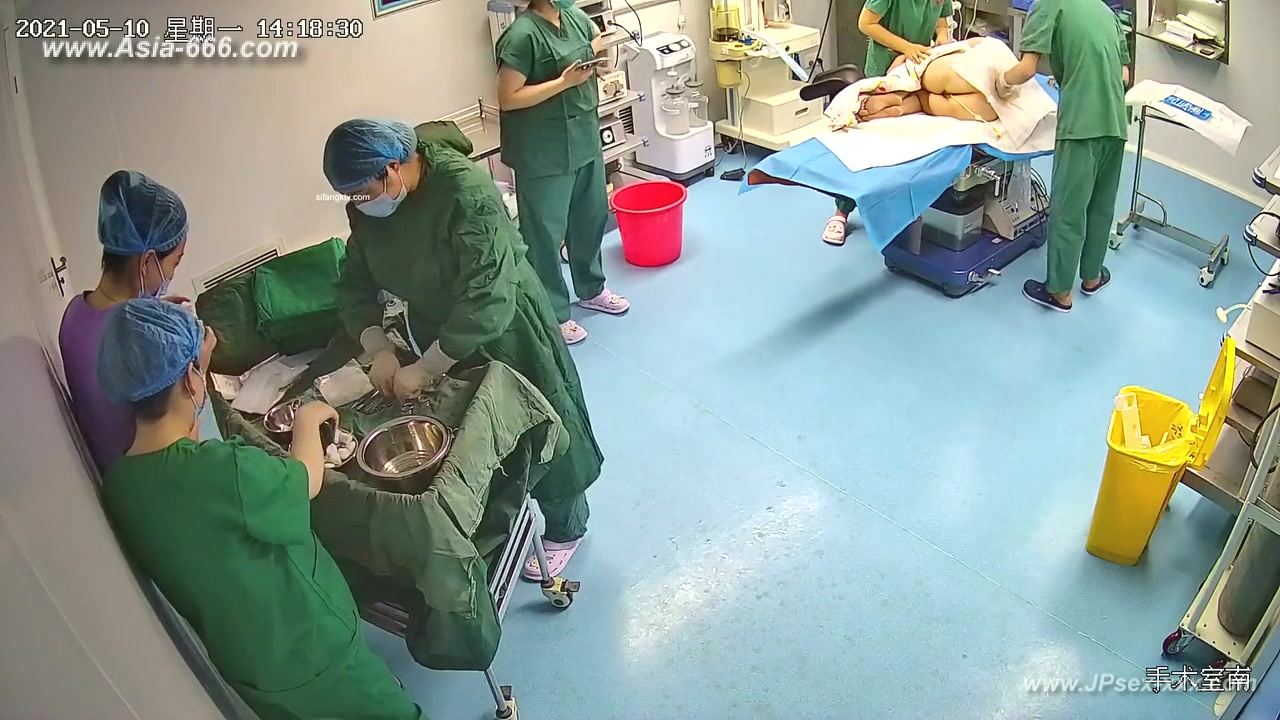 Peeping Hospital patient.7
