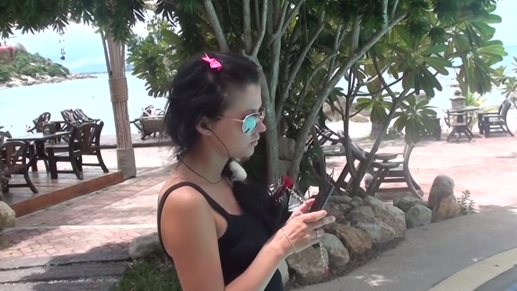 She gets cumshot at her ass