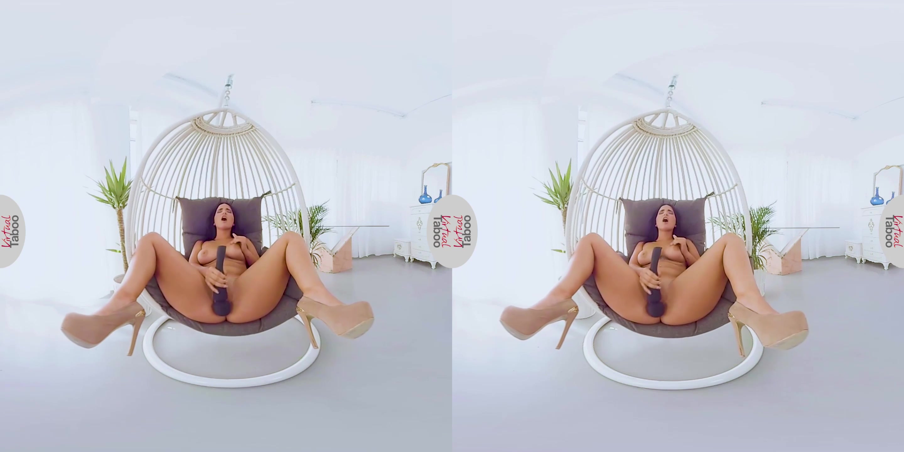 Claudia's Big Booty Call - VirtualTaboo