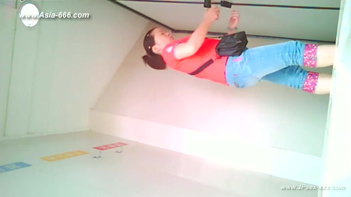 chinese girls go to toilet.67