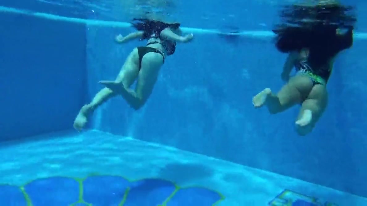 Sexy Babes With Big Tits Swim Underwater In The Pool