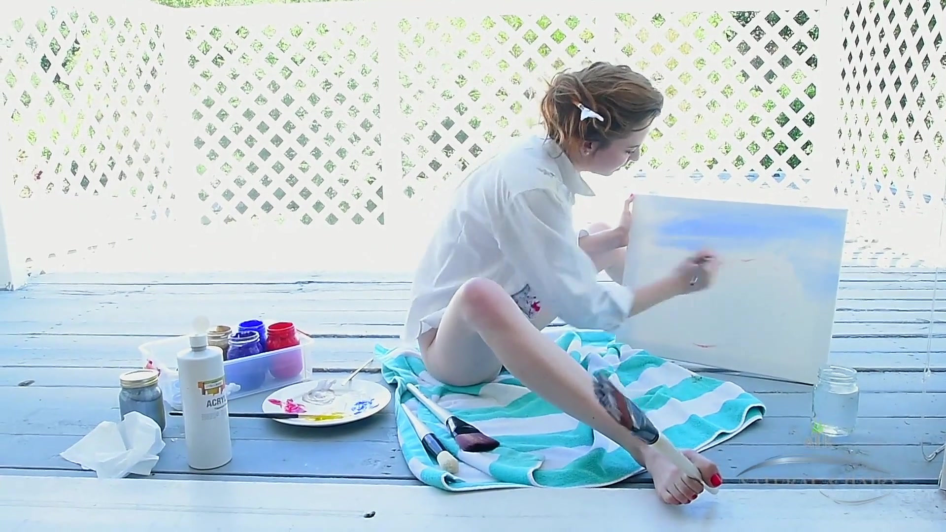 Emma Is Nudist Who Loves To Paint Fully Naked