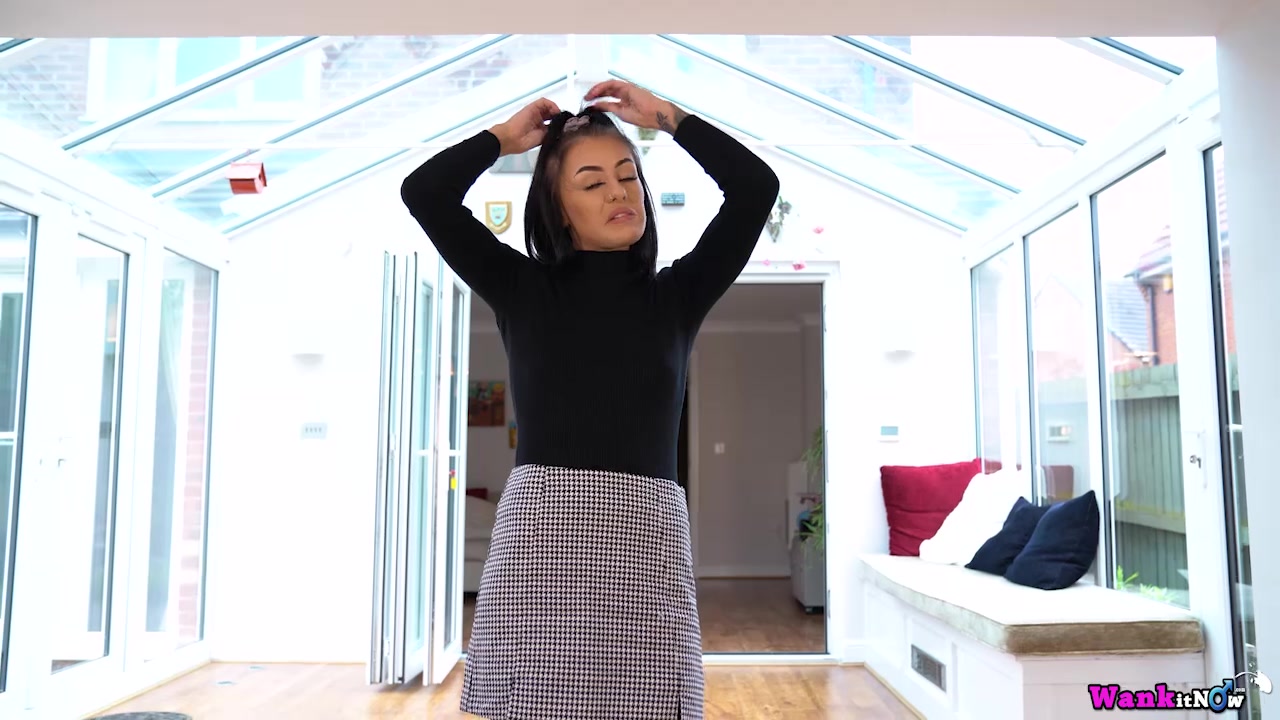 Shay London - The Knock Off - Sexy Videos - WankitNow