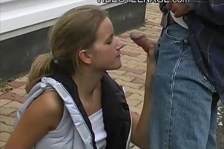 Blond teen 18+ Outdoor Blowjob 5 Min