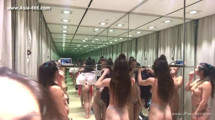 peeping white girls changeroom.2