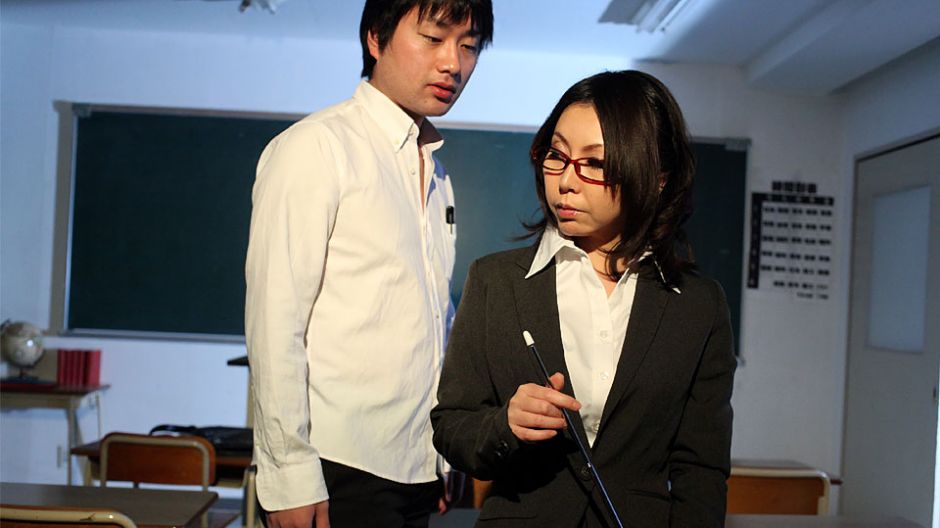 Minami Kitagawa in Hot teacher Minami Kitagawa sucks cock like a whore - JapanHDV