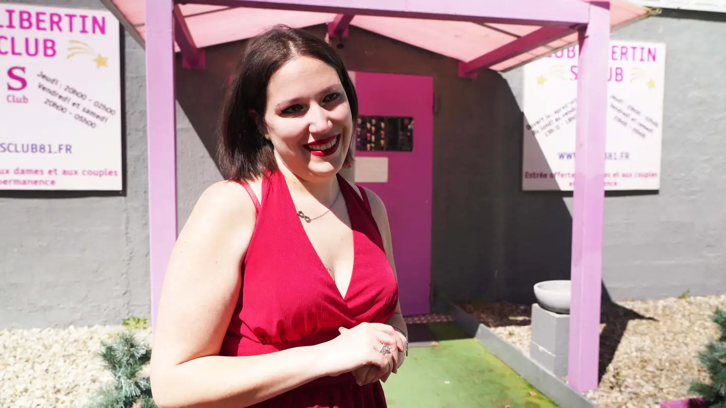 Lily, 32 years old, medical secretary in Montpellier! - Jacquie et Michel TV