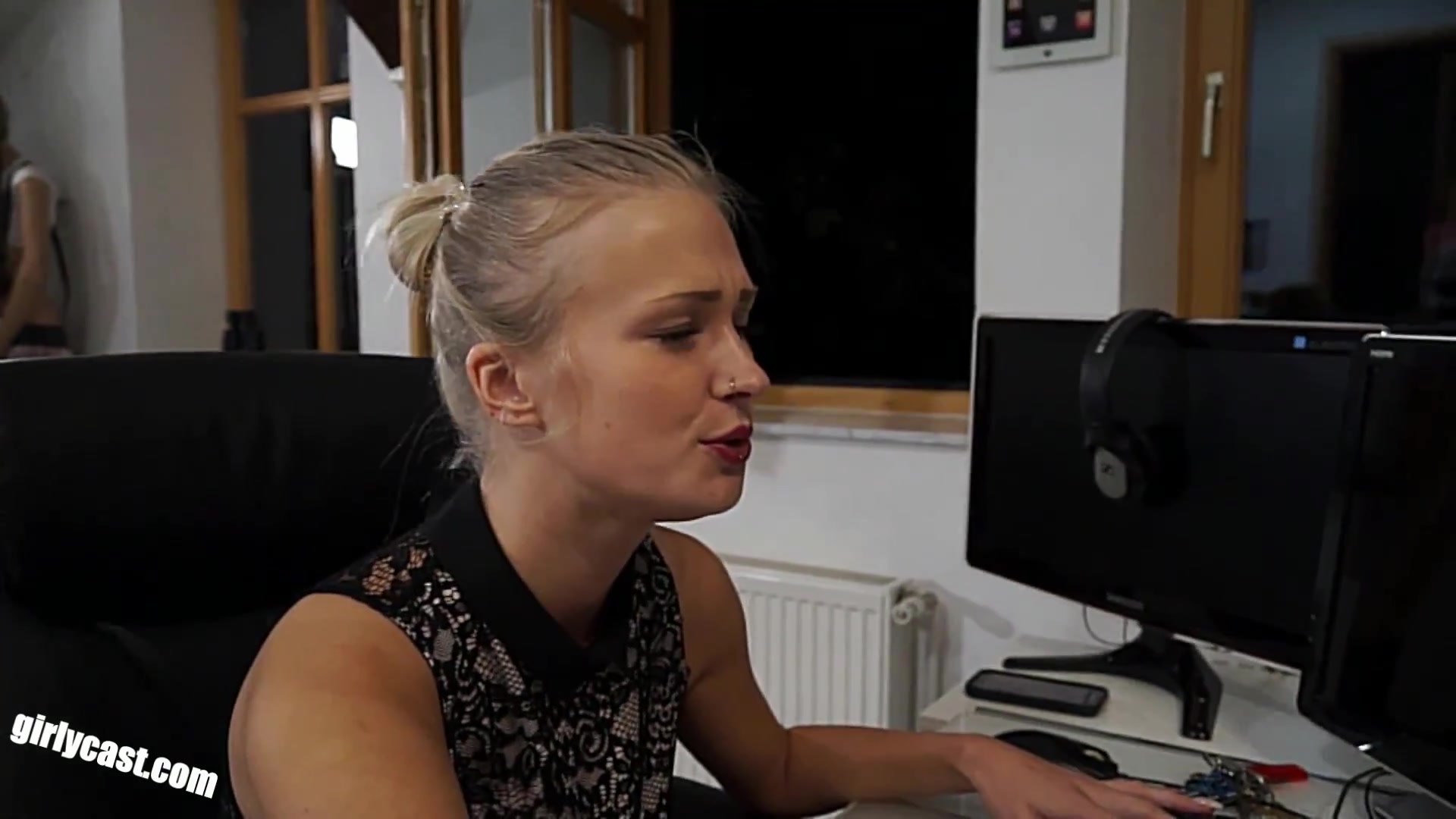 Lia & Kathi - The Fucking Job Interview!