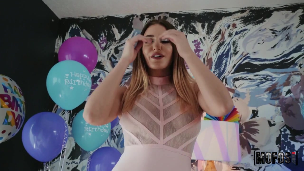 Johnny The & Ella Reese in Lonely Party Girl - MofosNetwork