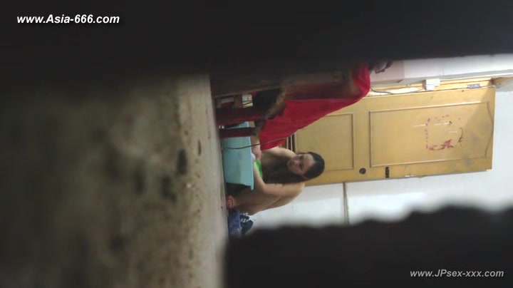 peeping chinese girls bathing.13