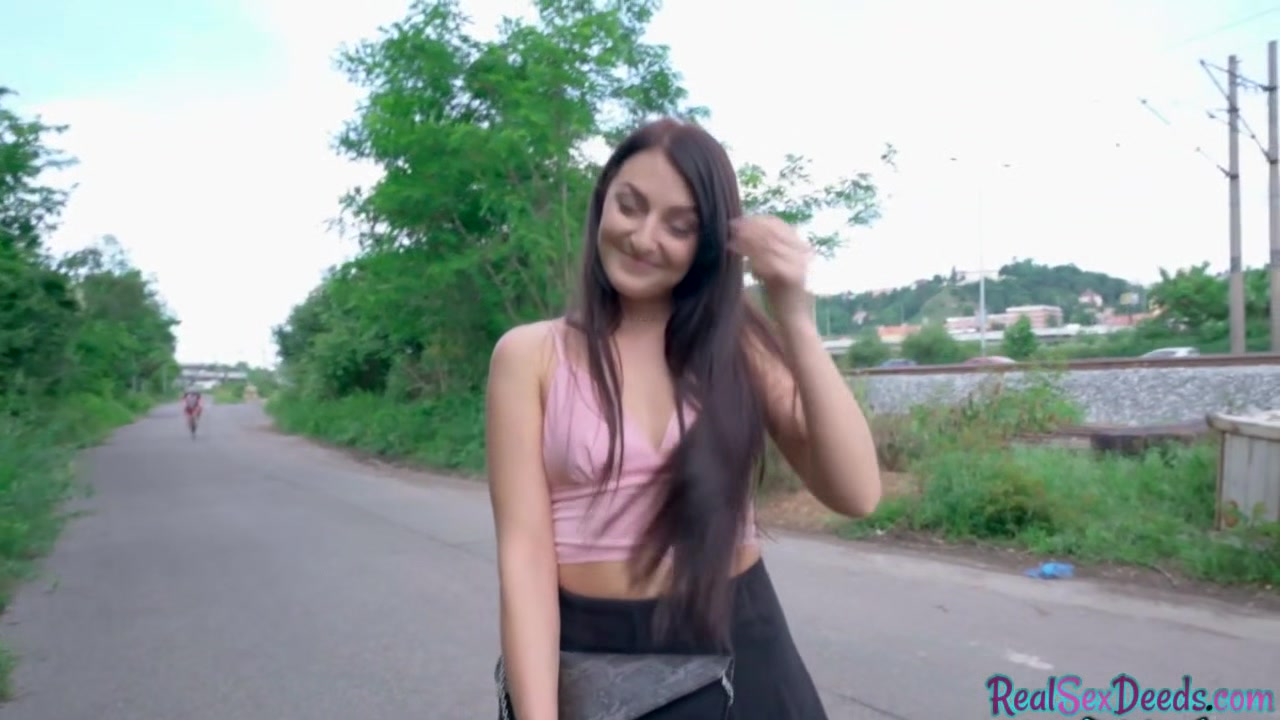 Pulled eurobabe outdoor banged for cash before giving head