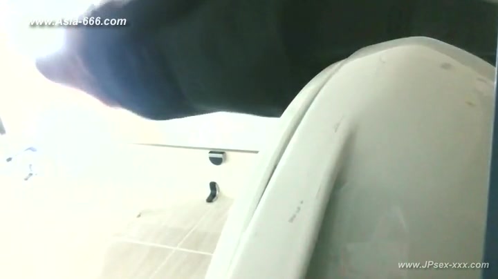 peeping korean girls go to toilet.2