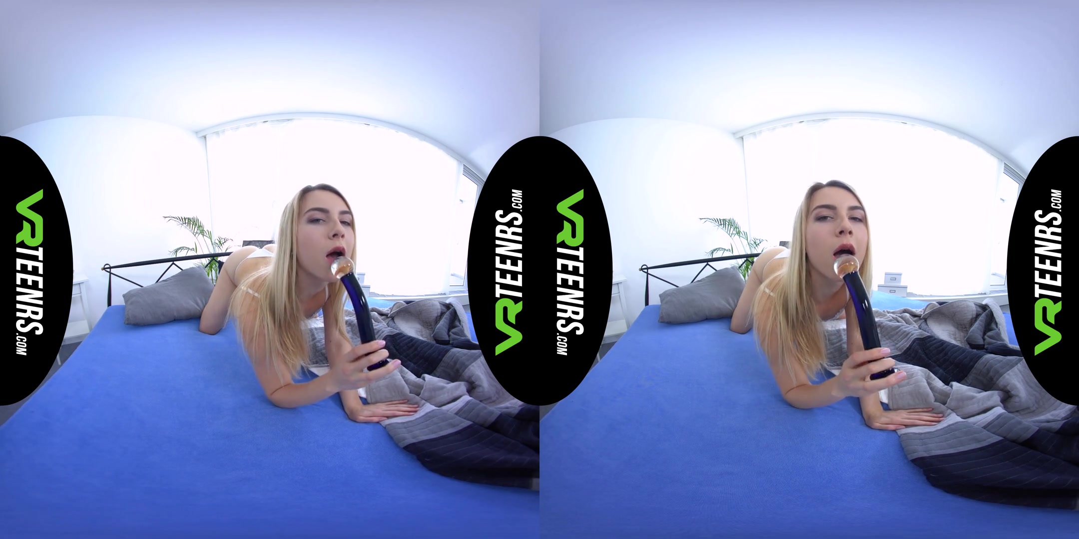 Alecia Fox in teen 18+ Toying Herself In VR - VRTeenrs