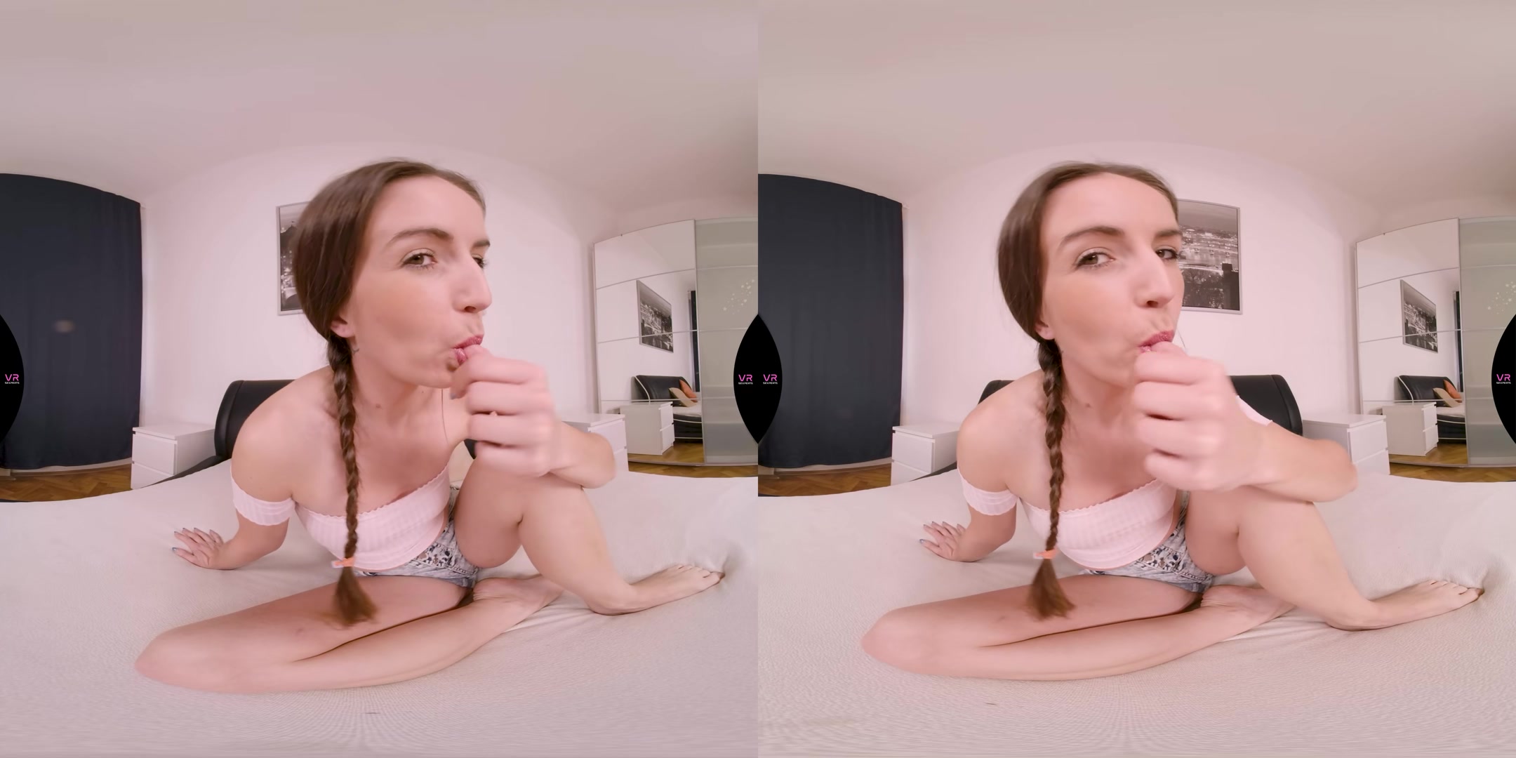 Heavy Orgasm On The Bed - VRSexperts